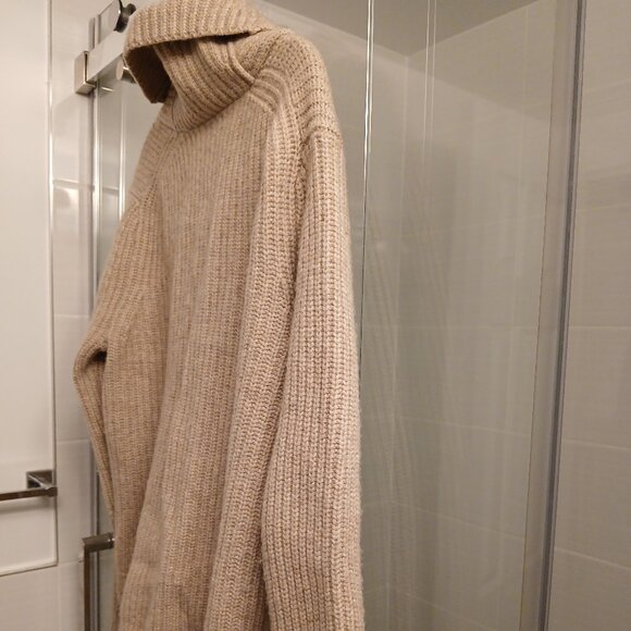 Club Monaco Classic Cardigan - Picture 7 of 9